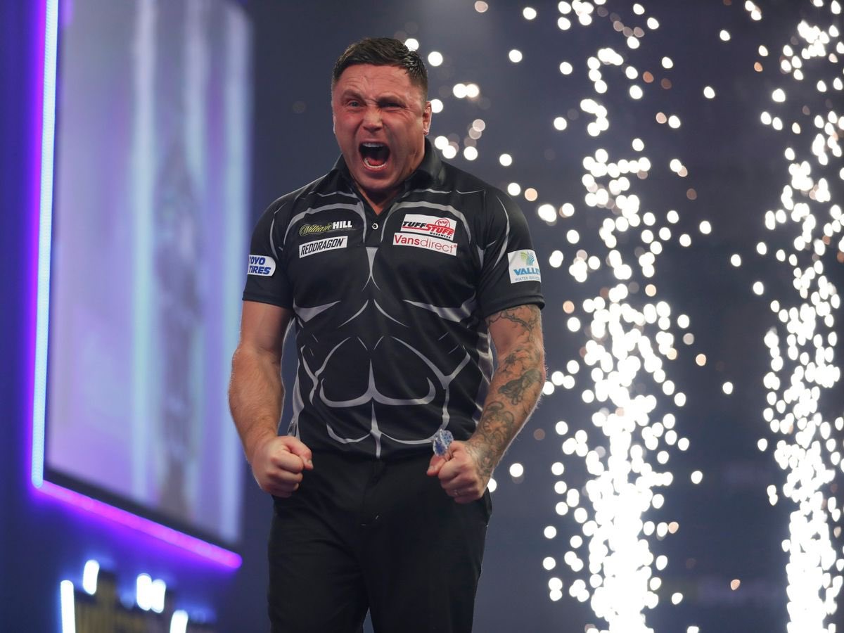 Dartsnews180_'s tweet photo. 𝗔 𝗦𝗟𝗔𝗨𝗚𝗛𝗧𝗘𝗥𝗜𝗡𝗚 🔪 
Gerwyn Price absolutely butchers a terrible Dirk Van Dujvenbode 4-1 with a 96.66 average. The world number 1 punished a careless looking Van Dujvenbode!
#Darts #LoveTheDarts #WorldChampionships #DartsOfTwitter #DartsOfMerica #WHDarts https://t.co/DGkjnh9aoY
