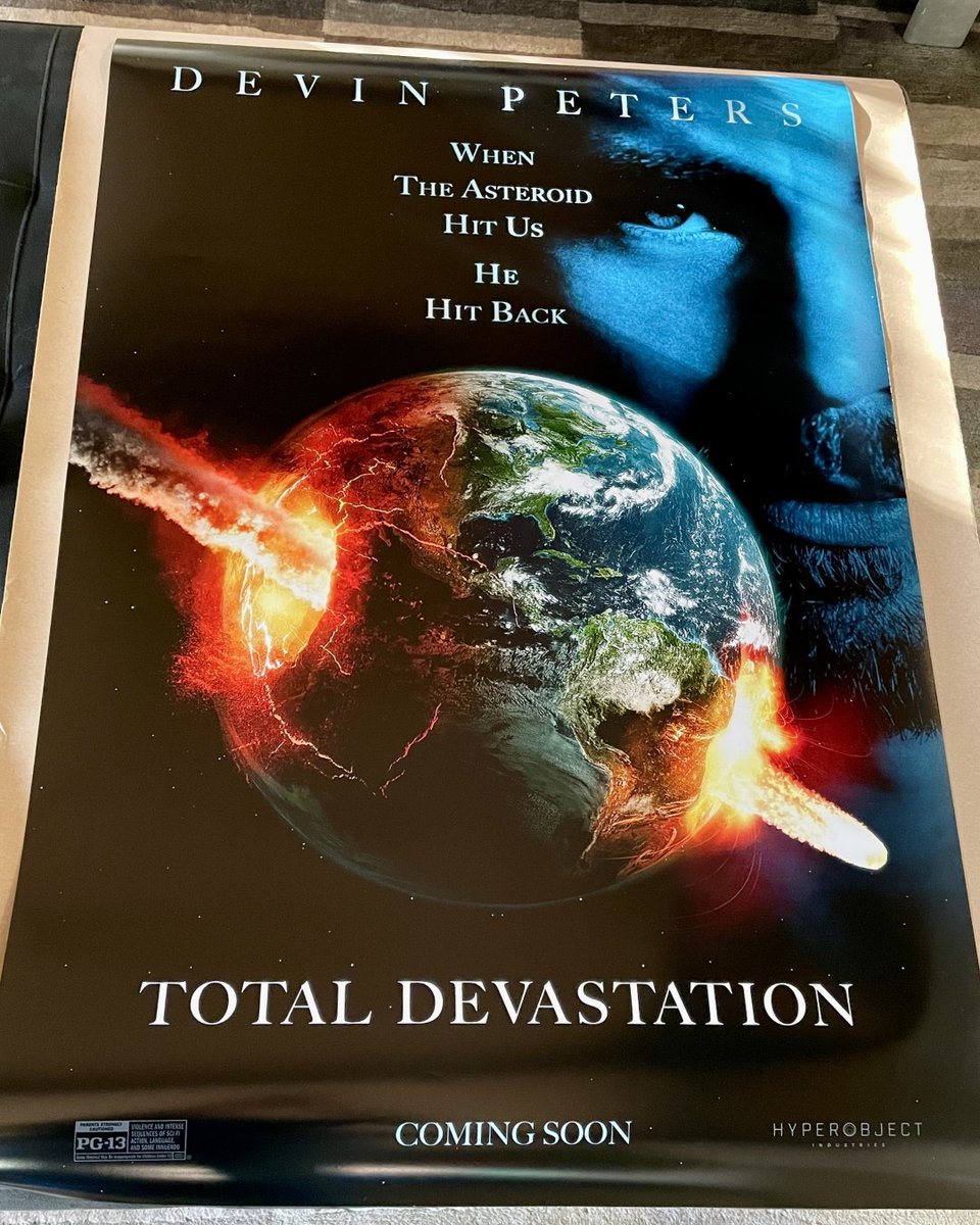 Il_Nerdastro's tweet photo. Visto che #DontLookUp si è rivelato il film #1 al mondo su #Netflix, posso dirlo con relativa tranquillità: io una possibilità a #TotalDevastation tutto sommato la darei.
Abbiamo #ChrisEvans ... ehrm, Devin Peters contro un asteroide... cosa potrebbe andare storto?!

#Cinema https://t.co/hPRsHgsYAm