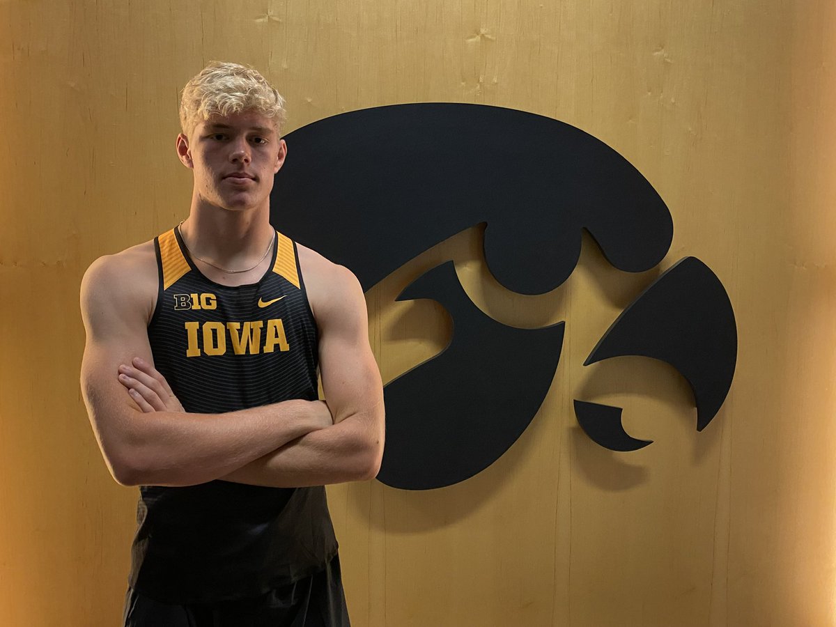 WalkerWhalen's tweet photo. After lots of consideration, I’m proud to be a Hawkeye! Thank you to all the coaches that showed interest in me, and a special thanks to @RayCoachThrows. Excited for the future! @IowaXC_TF #gawks 🐤 https://t.co/TxtvEJmNTq