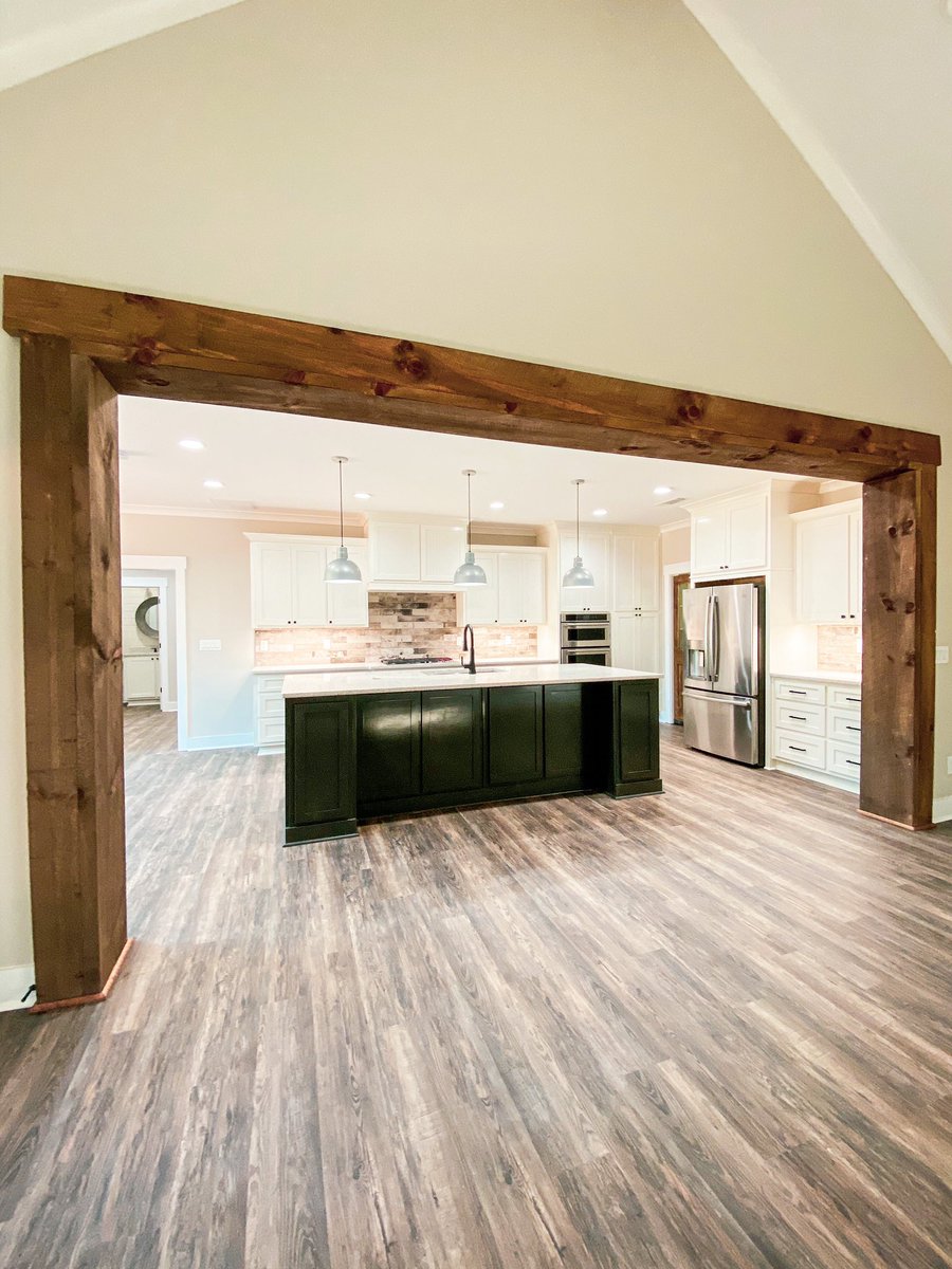 Loving this custom farmhouse 😊 #contractor #kitchen #farmhouse #customhome