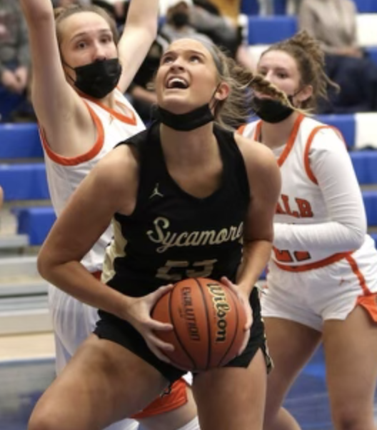dhrecruitsgirls's tweet photo. #DarkHorse 2023 6'4 F Evyn Carrier (Sycamore HS, IL) erupted for a huge performance in a win this morning, scoring 21 points to go along with 11 rebounds, 4 blocks, and a steal.

@CarrierEvyn continues to assert herself as one of the state's top forwards: https://t.co/lZaWqbFmzx
