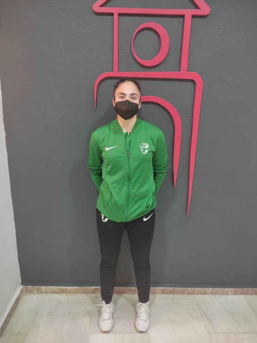 ApagayVamonosFS's tweet photo. Este jueves cierra nuestra jugadora #AitanaCortés su concentración con la Selección Andaluza Sub-16 Femenina FS. ¡Experiencia única¡ 🟢⚪ https://t.co/kCOD26xWs3