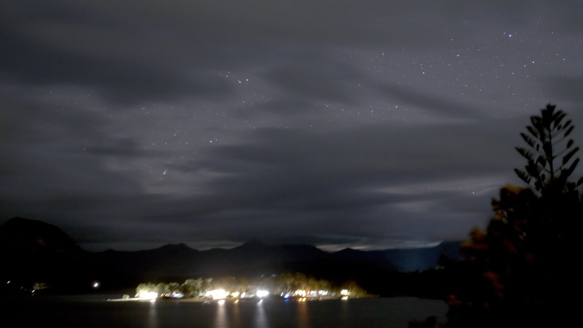 It was good to see Shelley and Alex at Lake Moogerah.  In case you guys are watching I did finally get a view of the comet through a small sucker hole!