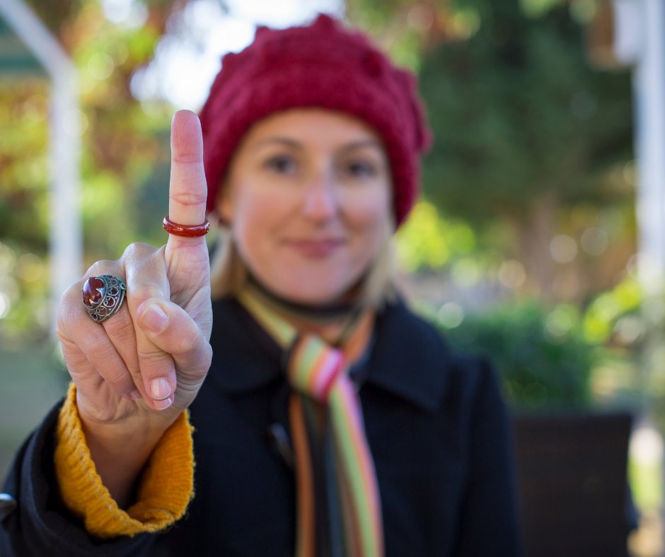 If you have a lot of short tasks that tend to pile up, the one-minute trick may work for you. Although I usually apply it to household tasks, it can be adapted to work tasks, too. 
#OrganizedandEnergized #AddSpaceToYourLife