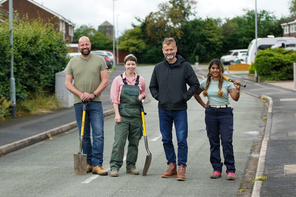 thegreatbritdig's tweet photo. Thought 2000 year old Romans were cool?🏛 Next week, we are in Stretton on the hunt for a Prehistoric settlement! (We are talking 4000 years!! 🤯) #greatbritishdig https://t.co/e0BjkNiN2p