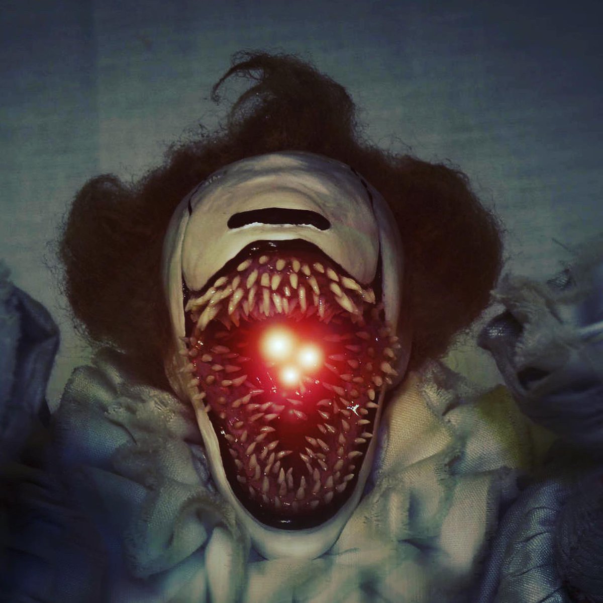 10tonfetus's tweet photo. IT custom ashtray with remote control LED deadlights 🤡 https://t.co/GW3FegSCYD