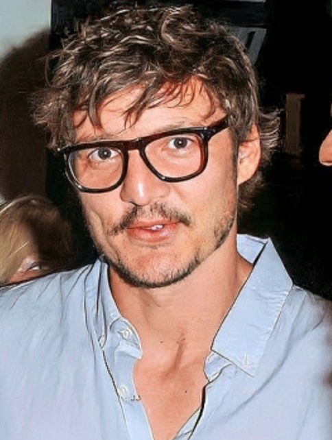 wizardjarin's tweet photo. We don't talk enough about Pedro Pascal wearing glasses https://t.co/QmoUOtBESj