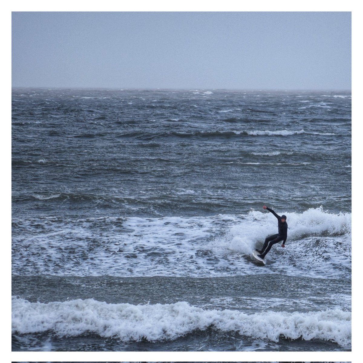 gazwagon's tweet photo. Trying to capture the surfers off Lynmouth today. #exmoor #devon #devonsurf #surf #surfinguk #surfing https://t.co/sKqW8rcjiE