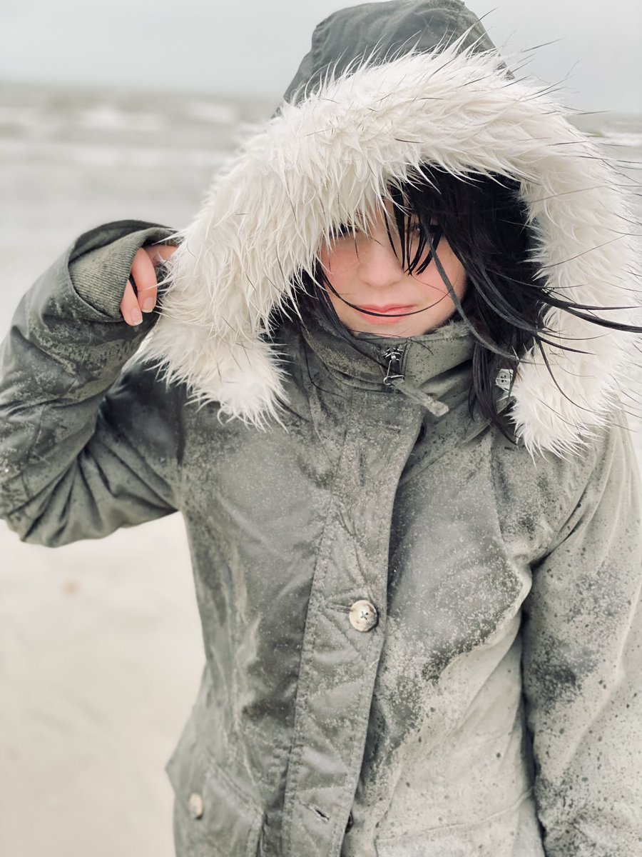 b2seevideo's tweet photo. @HollisterCoCal thanks for the Parker. Daughter loved it on the beach in the rain today. https://t.co/JKj4pvVIb9