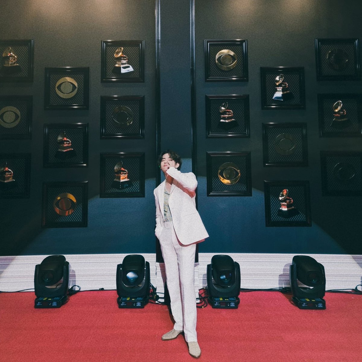kim taehyung pics. tweet media
