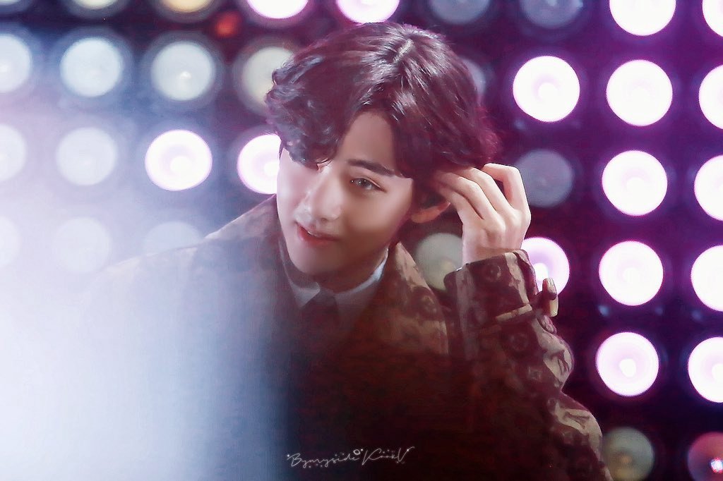 kim taehyung pics. tweet media