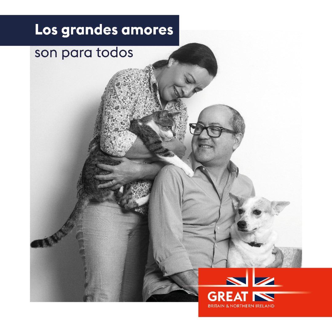 UKinCuba's tweet photo. Los grandes amores son para todas y todos.
La maestra @LiztAlfonsoHerr se unió a nuestra exposición FAMILIAS, del fotógrafo 🇨🇺 Eduardo Rawdríguez
Desde @UKinCuba estaremos compartiendo las imágenes de 15 familias cubanas que expusimos durante la #BritishWeekCuba https://t.co/h4FezZQ7rv