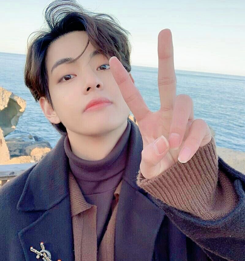 IMDDGIRL's tweet photo. Happy Birthday Taehyung 💜
#HappyTaehyungDay 
#태태생일ᄎᄏ https://t.co/rSgovqqOBC
