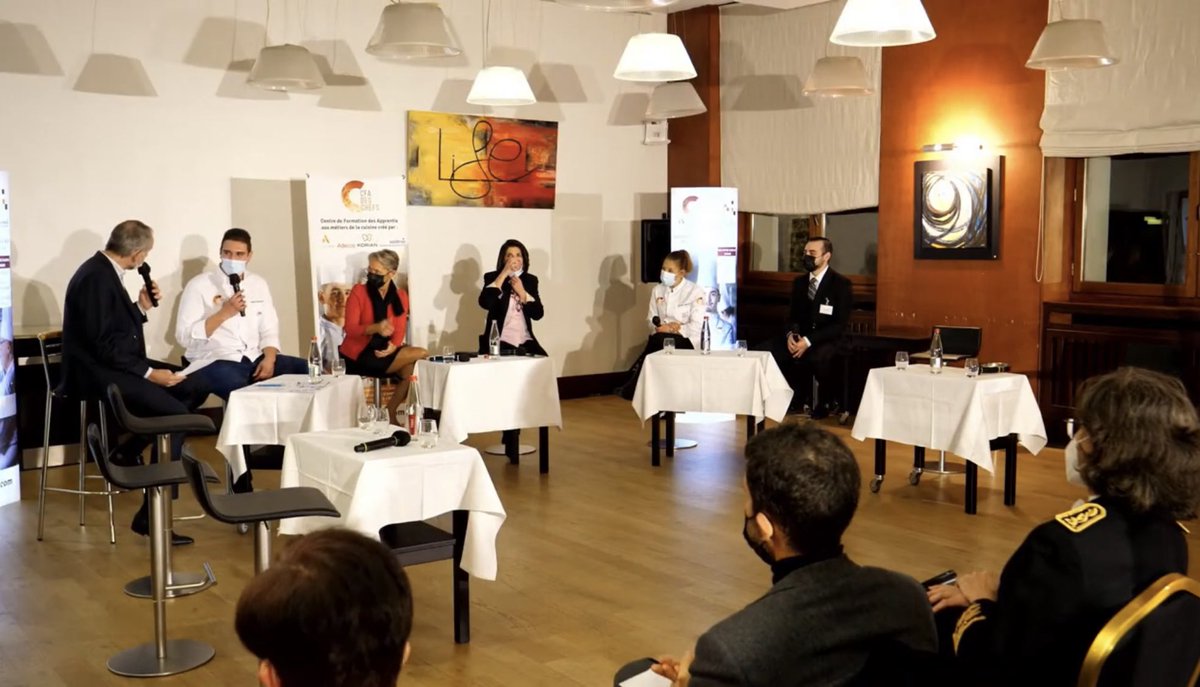 laurentbazin's tweet photo. Plaisir d’animer la cérémonie d’anniversaire du #CFAdeschefs avec les témoignages de Walid, Yamina et Zinedine. Engagement, fierté, passion de la cuisine... Il y a des mots qui font du bien à entendre! 😋

Bravo aux 200 1er(e)s diplômé(e) et aux fondateurs de ce CFA d’entreprise. https://t.co/Q2X0MIVGfv