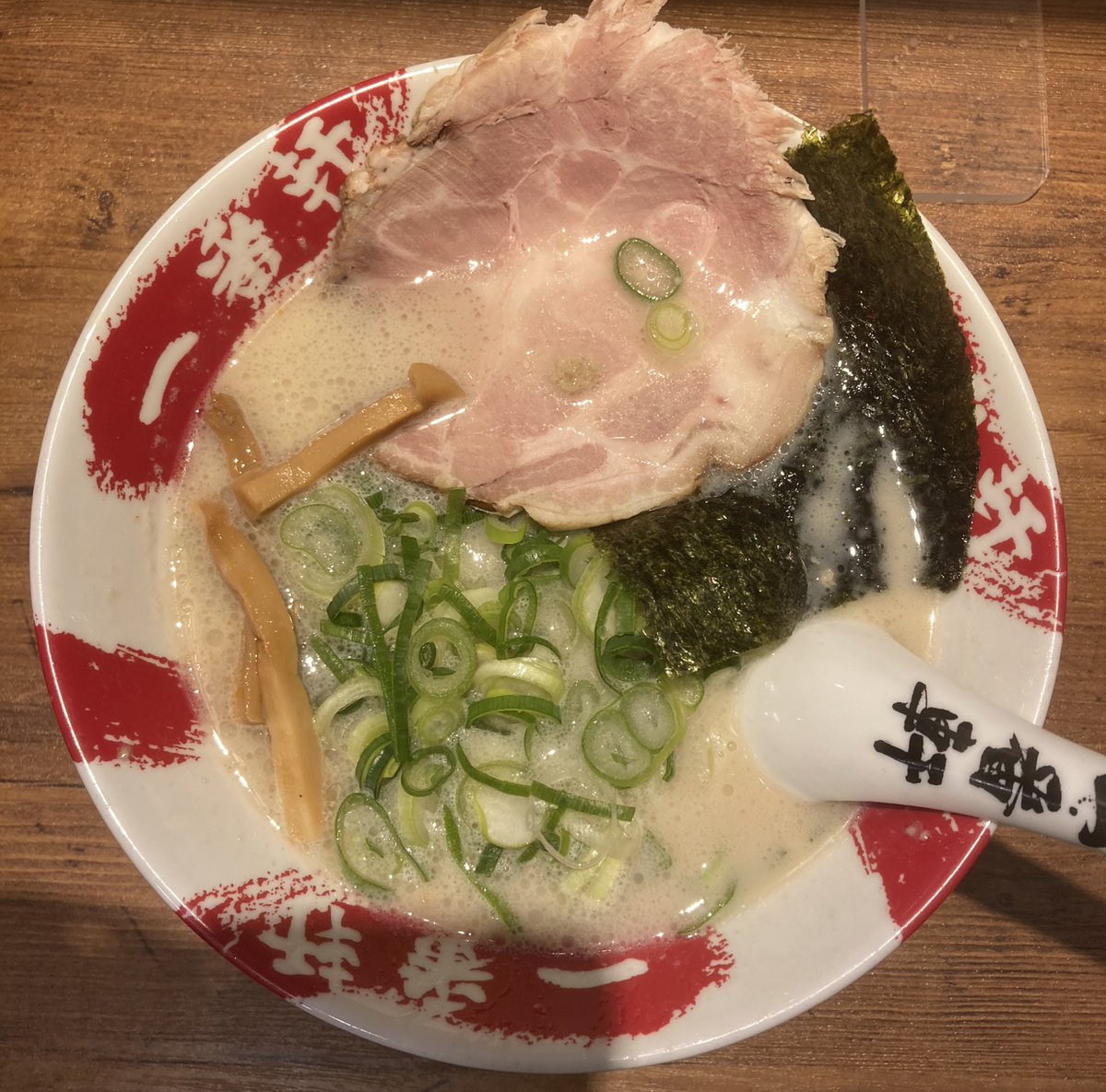 【熟成豚骨ラーメン専門店 一番軒 神戸大蔵谷インター店】 ⭐️神戸市西区（朝霧駅） 🍜白豚骨ラーメン\700 🐷豚 🚩delicious 2022.1.13 https://t.co/JFJM