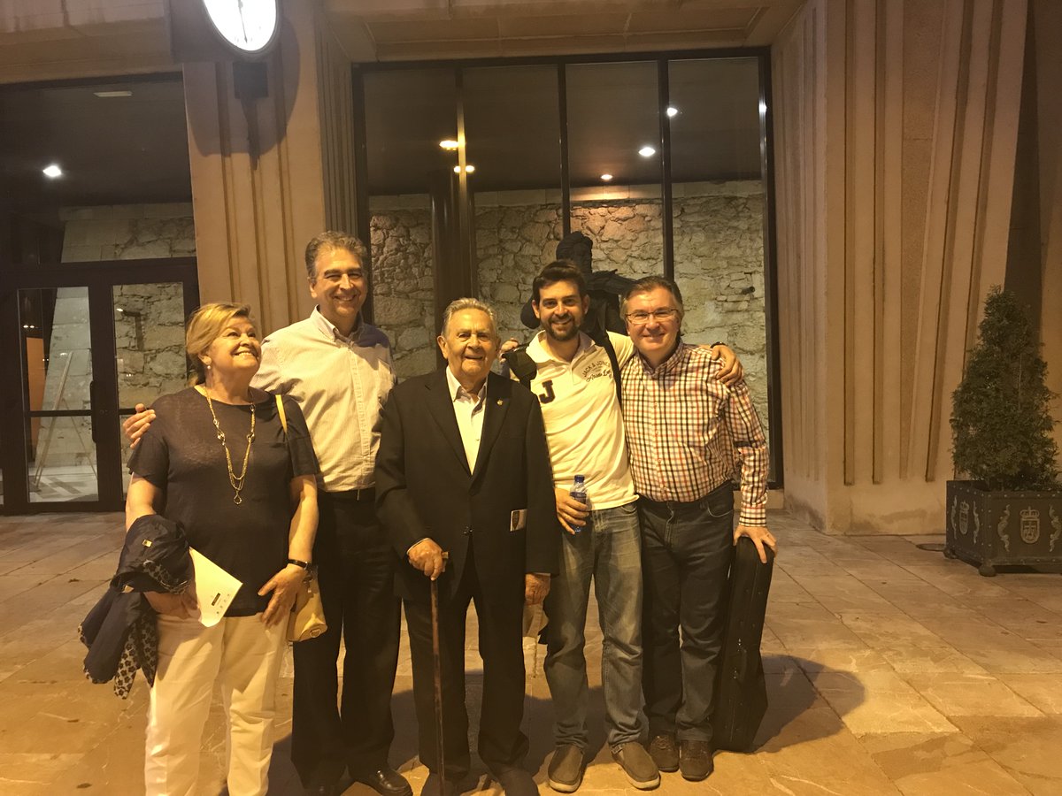 Ha fallecido el gran violinista Alfonso Ordieres Rivero, concertino de la Orquesta Sinfónica de Asturias, director de la Orquesta Universitaria, excepcional profesor del Conservatorio de Oviedo, y gran persona. D.E.P.
<a href="/OSPAcom/">𝐎𝐒𝐏𝐀</a> <a href="/CONSMUPA/">CONSMUPA</a> <a href="/uniovi_info/">Universidad Oviedo</a> <a href="/pedrordier/">pedro ordieres</a> <a href="/universitariaov/">Orquesta de la Universidad de Oviedo</a>