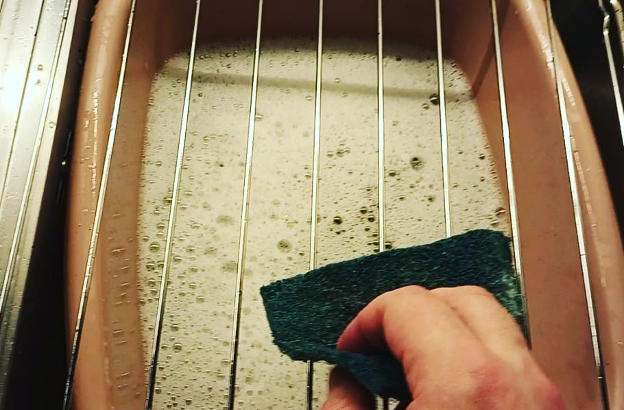 WhosThatGav's tweet photo. I'm cleaning the wire racks from the oven. How thrilling. 😊 #instacleaning #instawirerack #instaoven #instascourer #instawashingupbowl #instasink #instahand #instasomethingelse https://t.co/meEfilGzGs
