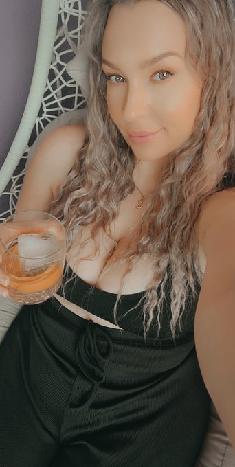 Happy Sunday. Hope youre having a chill day 😎 https://t.co/ol6JarCuZG