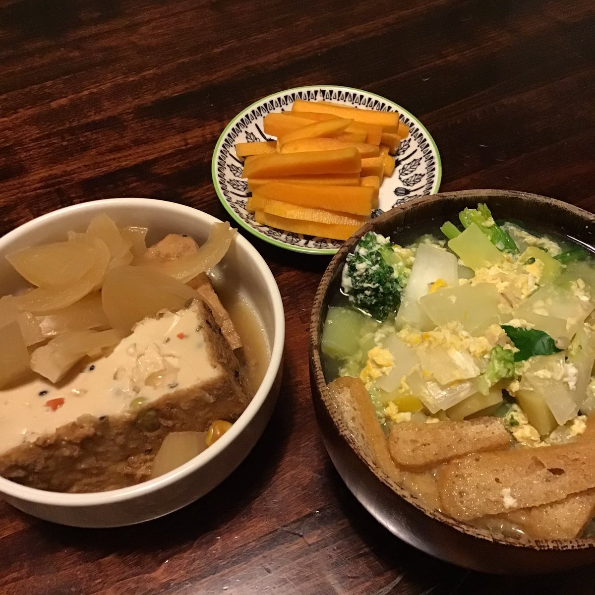 厚揚げ煮たやつ、黄色いにんじんのポン酢漬け、みそ汁（白菜、長ねぎ、ブロッコリー、さつまいも、ほうれん草、ときたまご、お揚げ）。