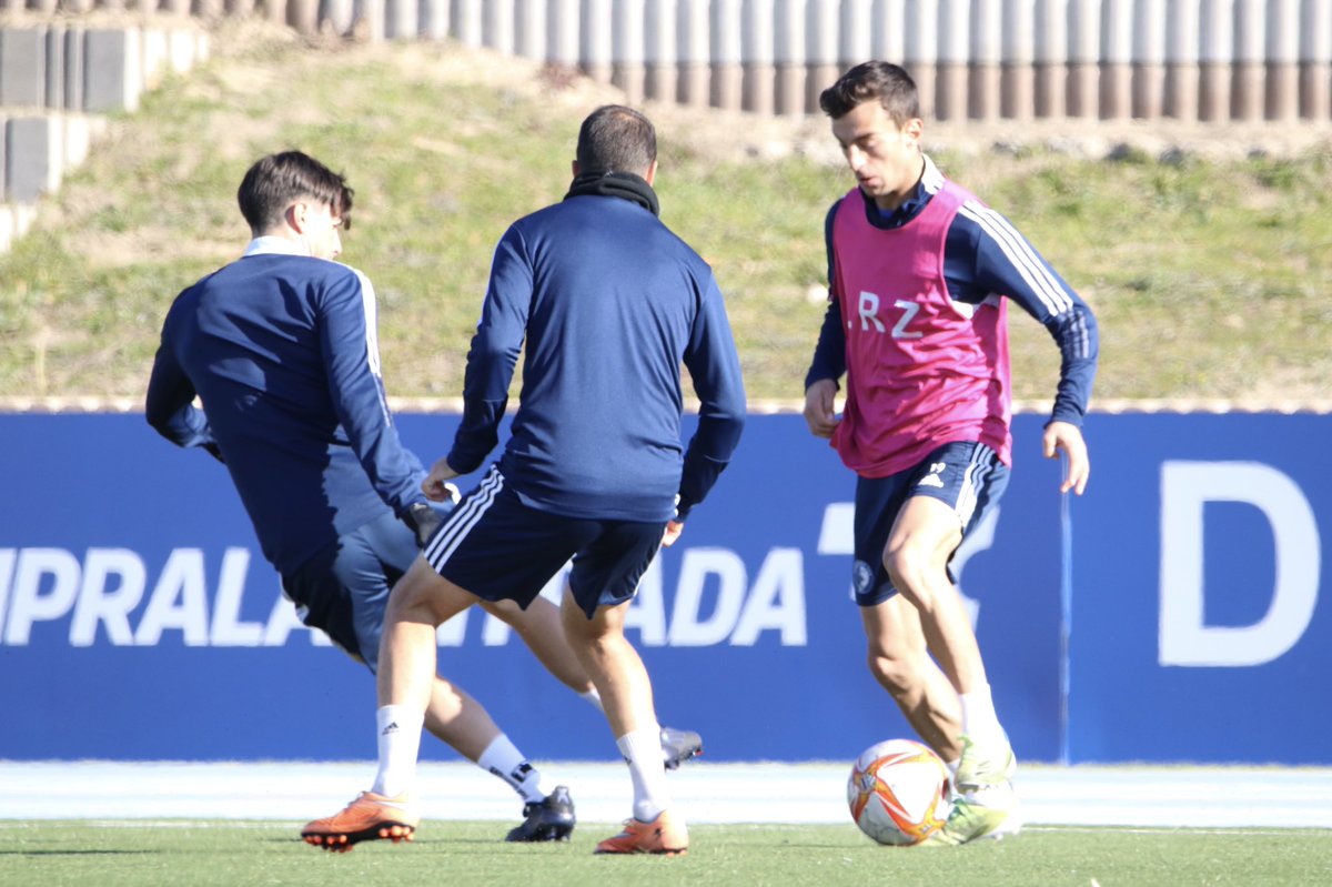LasRozas_CF's tweet photo. PRIMER EQUIPO| #100. Llegamos a las 1️⃣0️⃣0️⃣ sesiones y lo hacemos en un gran momento de forma, con un ambiente EXCEPCIONAL y con GANAS de que llegue el domingo y seguir compitiendo.

Para ello, hay que seguir trabajando durante la semana.

#CorazonAzul | 💙
#QueTodoVuelvaAEmpezar https://t.co/QkvfF4UJTP