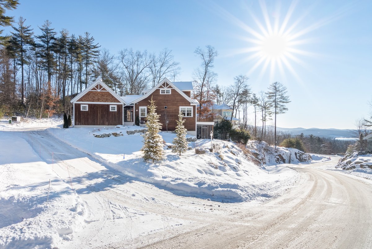 DowRealtyGroup's tweet photo. This stunning home defines luxury living at Meredith Bay. The attention to detail will not go unnoticed!
https://t.co/YFLOdWdouI  #LaconiaNH #newHampshire #nhrealestate #kellerwilliams #kwri #luxuryhomes #homesforsale  #dowrealtygroup #ShannaDRG https://t.co/rhcCkSgYxC