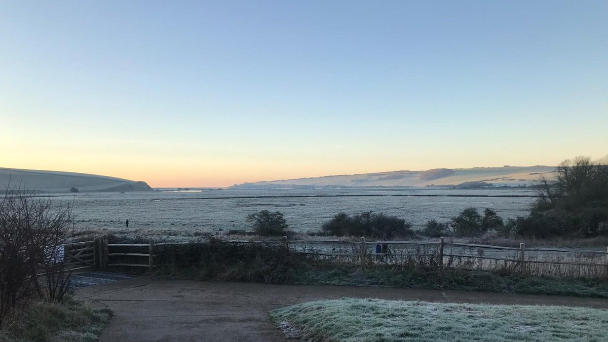 SevenSistersCP's tweet image. Good morning! 

Could you imagine a more perfect winter sunrise?

Our refreshments van will be open between 10am-4pm for anyone wanting a little something to warm them up. 

#SevenSisters #SevenSistersCountryPark