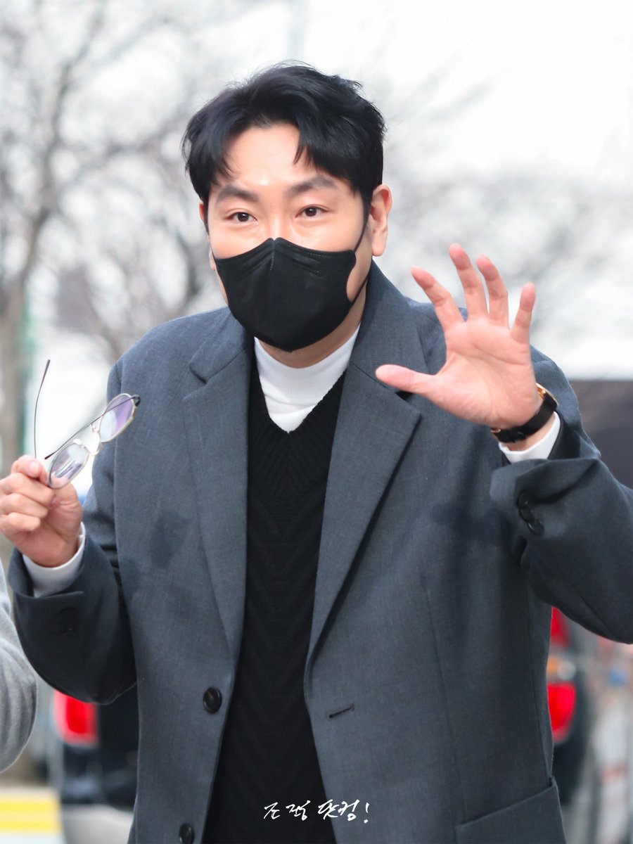 조진웅닷컴 tweet media