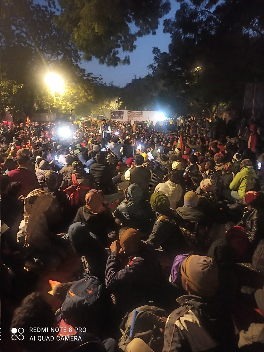 सरकार कान खोल कर सुन ले अगर 5 फरवरी तक एसएससी जीडी 2018 के युवाओं के हक में फैसला नहीं आया तो जेल भरो आंदोलन होगा और बड़े स्तर पर होगा। इस बार हम इतनी संख्या में आएंगे कि आप की जेल कम पड़ पड़ जाएगी हम हार मानने वाले नहीं हैं। हम पीछे हटने वाले नहीं है, लड़ेंगे और जीतेंगे साथियों!