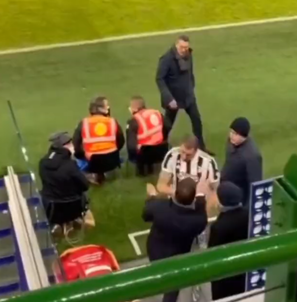 capuanogio's tweet image. Il comportamento di #Bonucci nel momento del gol di #Sanchez, pur nella tensione del finale, è difficile da accettare. C'erano quarto uomo e ispettori in zona e quindi vale il discorso fatto altre volte: non può finire senza che nessuno scriva nulla di quello che è successo