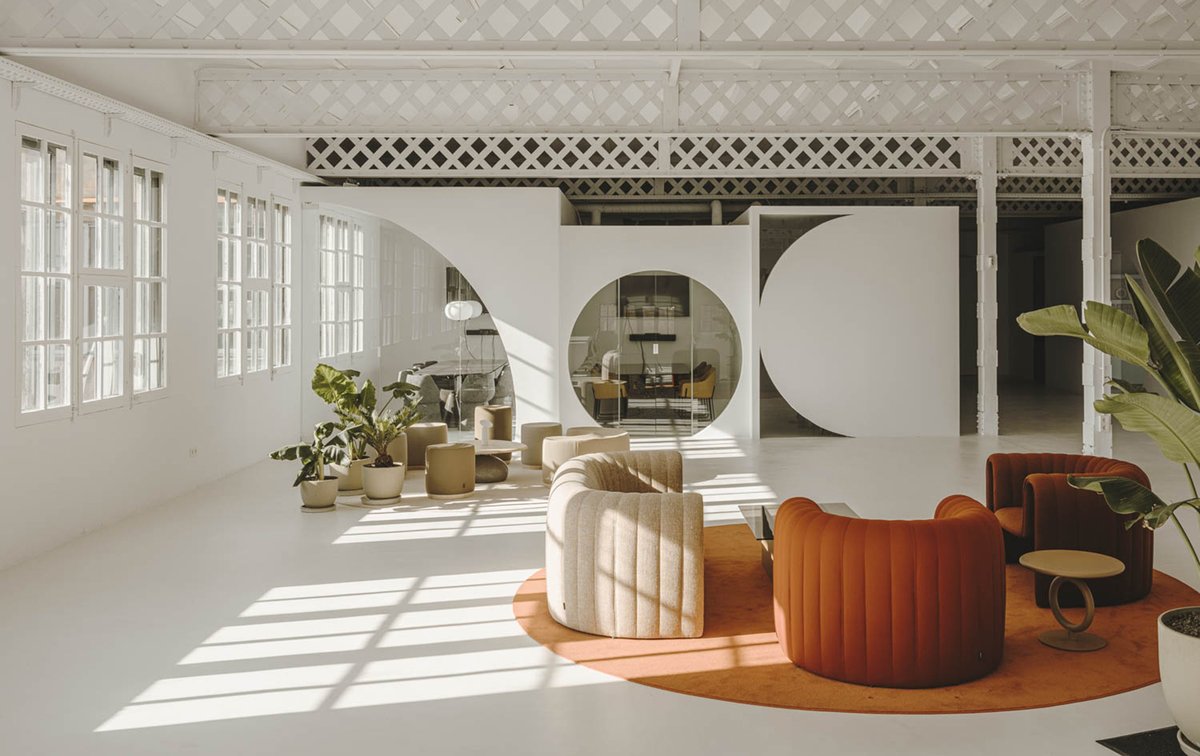 #FuegoCaminaConmigo new #offices showcase #Sancal’s products in Barcelona. You can find the latest products of our #MuseoCollection.

#IsernSerra is the #interior #designer in charge of the project, who has created a simple yet inspirational atmosphere. 

sancal.com/en/blog-fuego-…