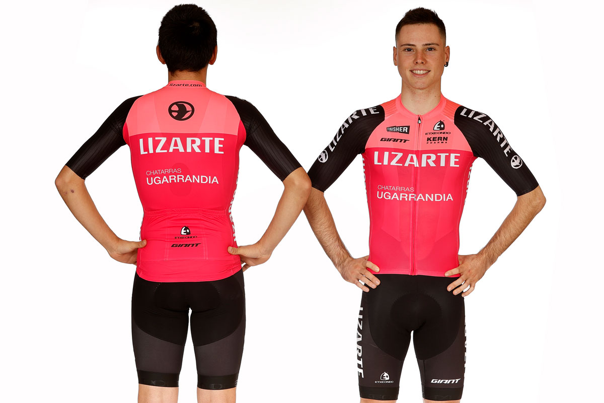 EqFinisher's tweet photo. 🤩El Equipo Lizarte desvela su nueva equipación
👕Un novedoso diseño que combina el color característico de la formación con una tonalidad de rosa más claro
🤗También en 2022, la formación navarra vestirá @etxeondo_ 
📲La noticia, aquí: https://t.co/tAEO4Xh6mG
📷@PhotoGomezSport https://t.co/i41f2o3LWe