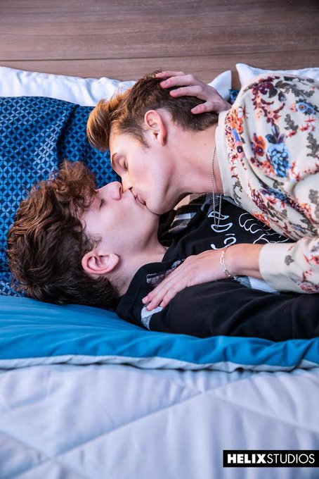 2 pic. “One for the Road” is live on @HelixStudios with the absolutely beautiful @ariesking666 

https://t