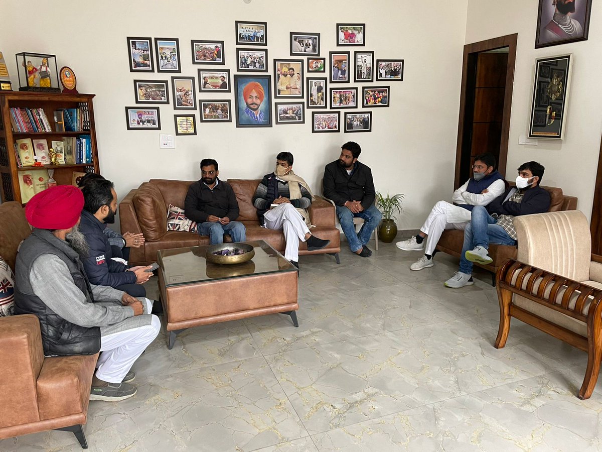 MoondRajendra's tweet photo. धुरी (107) विधानसभा में लोहड़ी के अवसर पर कांग्रेस के पार्षद साथियों के साथ मुलाकात की व चुनाव संबंधित चर्चा की |
#HappyLohri #PunjabElections2022 https://t.co/s9Des98zRl