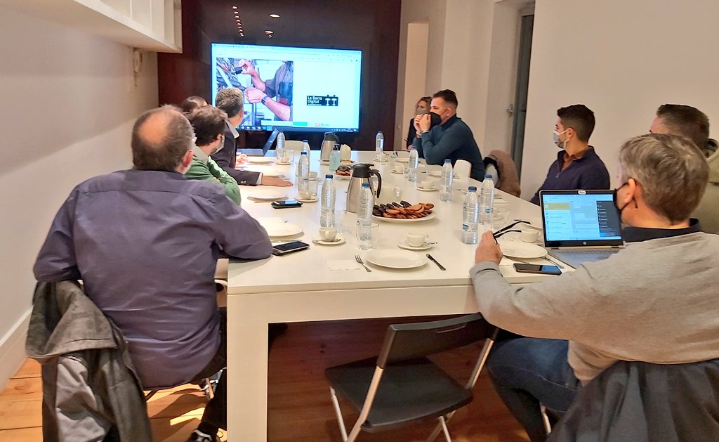 Comienza la #sesiondenetworking de Barra Digital para abarcar la temática de la digitalización del canal HORECA en la agencia de marketing digital <a href="/aplusmk/">Aplus GastroMarketing 🍳</a>

#Expertosengastromarketing 
#labarradigital #madridfuturo #canalhoreca