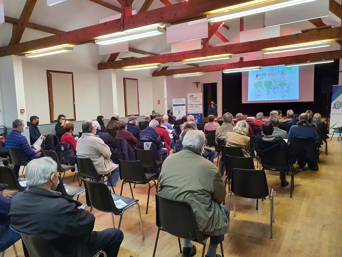 Mardi, nous avons eu le plaisir de nous rendre à la réunion publique de Drevant pour l'ouverture commercial des communes de Colombiers, Drevant et une partie de Saint-Amand-Montrond. 
Public et opérateurs présents, merci à tous.  
#FTTH <a href="/OrangeCVL/">OrangeCentreLoire</a> <a href="/free/">Free</a> <a href="/bouyguestelecom/">Bouygues Telecom</a>