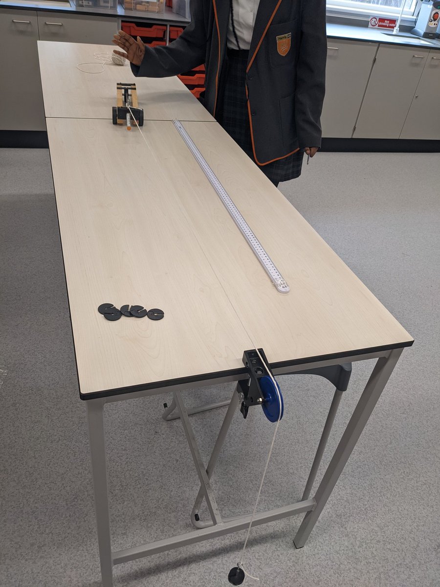 HARIScience's tweet photo. Our year 11s investigating the affect of Force on acceleration yesterday #Physics #education #forces https://t.co/mGPaUlJwyk