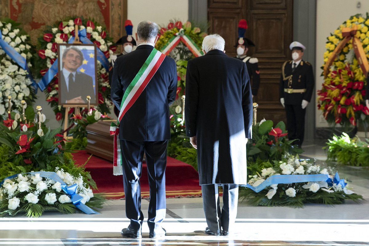 Il Presidente #Mattarella alla camera ardente di #DavidSassoli