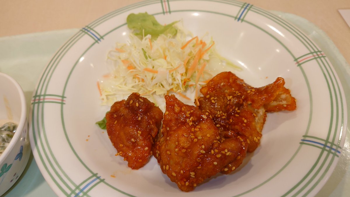 今日は、ヤンニョムチキン(鶏の韓国風唐揚げ)定食といんげんのツナマヨ和えでした。