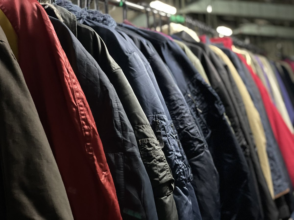re_storage's tweet photo. 【海外古着卸　RE:STORAGE👖】
1月あと少し空きがあります！
倉庫内この時期冷えますので、
暖かくしてお越しください😌🤲

LINE公式、インスタDMでピック予約受付中です。
(・初めての方は簡単に自己紹介をしていただけると嬉しいです🙇‍♀️
・一般の方への販売はしておりません)

LINE公式ID : @362qbspx https://t.co/5HzkAfn8dj