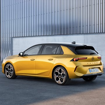 OpelAgrogil's tweet photo. Hoy queremos contarte algo muy importante y es que la tecnología alemana más innovadora puedes tenerla al alcance de tu mano consiguiendo el nuevo #OpelAstra con las mejores condiciones de pago.🤩

Pide más info y ven a vernos sin compromiso.💚

#FelizJueves 

#SimplyElectric https://t.co/7RA58ihVlb