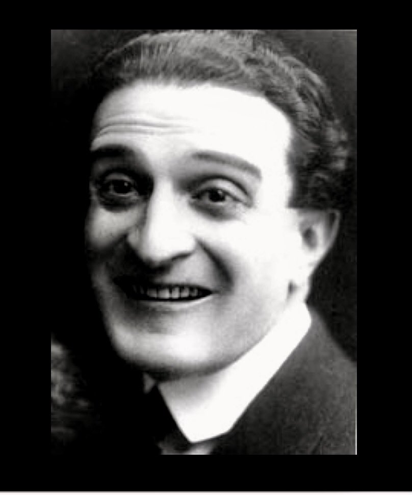 Ettore Pasquale Antonio Petrolini (Roma, 12 gennaio 1884 – Roma, 29 giugno 1936) è stato un attore, cabarettista, cantante, drammaturgo, sceneggiatore, compositore e scrittore italiano, specializzato nel genere comico. #ettorepetrolini (Fonte Wikipedia)