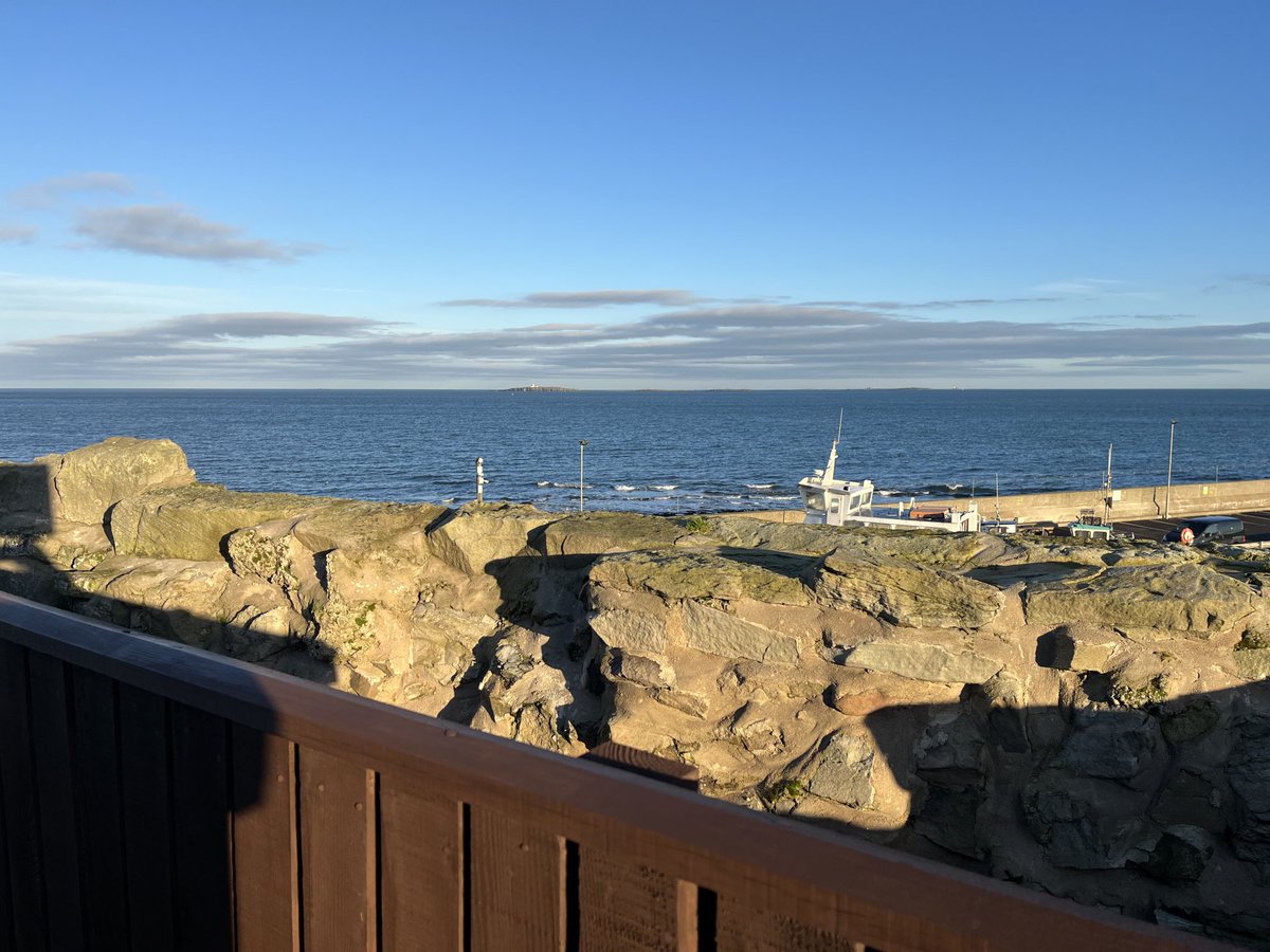 AngusBaskervil1's tweet photo. #ExplorersRoad #BamburghCastleInn https://t.co/wvKAGrnszy