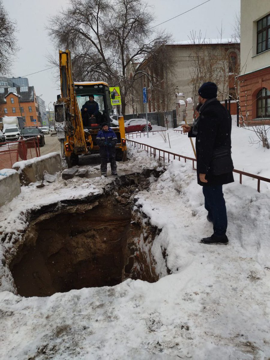 Сегодня прошла очередная встреча <a href="/ragimov063/">Анатолий Рагимов</a> с жителями, обсудили давно их беспокоящий вопрос о ремонте канализации. 
Ремонтные работы ведутся, благодаря <a href="/sks_rks/">СКС</a> !
#самарскийрайон #депутатрагимов