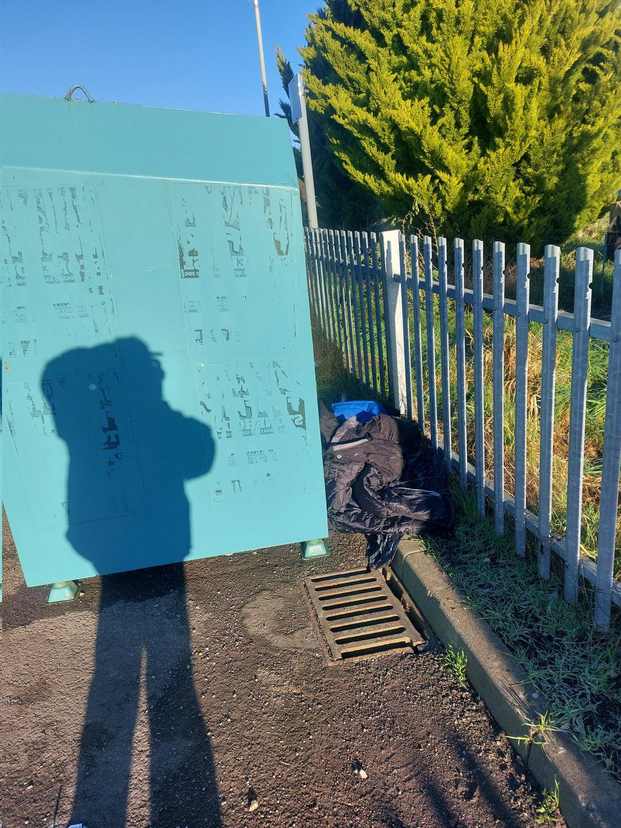 sdc_wardens's tweet photo. Craig has just found this lot in #cainscross #clothesbank
there’s no excuse for this - @GlosCC recycling centres are open for pre-booked visits
#PykeQuarry is open for pre-booked visits
#keepbritaintidy🗑🧹👍 https://t.co/zhy17i9dKI