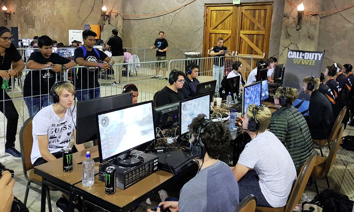 AfricanGaming's tweet photo. 👀 #ThrowbackThursday to... LANs, and their return in 2022?

📸 Pics from #AfrEsports #CODWWII and #Fortnite events.

#SAgaming #GamingZA #gaming #SAesports #EsportsZA #esports https://t.co/HSjOvEFWF8