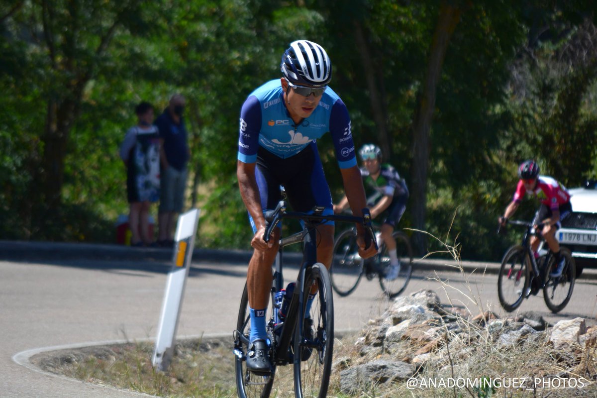 Valverde_Team's tweet photo. ✌🏻 Satisfechos de confirmar el tercer corredor de nuestra plantilla 2021 que competirá esta temporada junto a profesionales.

🇪🇨 @benjaminth977 formará parte del nuevo Continental ecuatoriano Banco de Guayaquil, dirigido por el colombiano @victorhugopenag. ¡Felicitaciones! https://t.co/Etrv1XLxSL