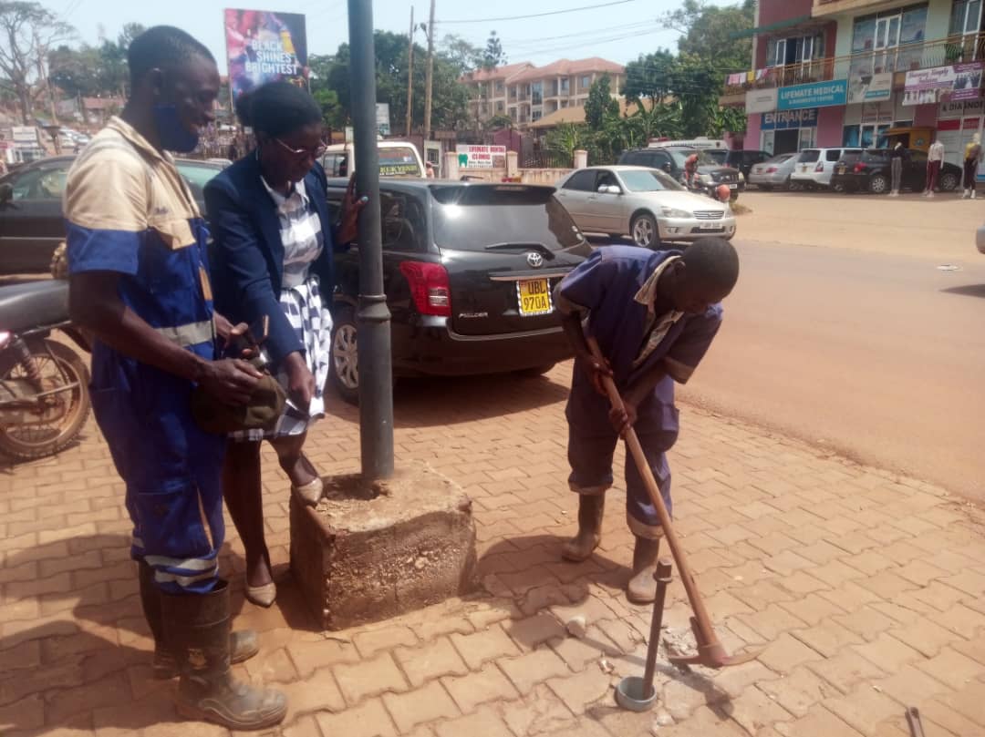 NWSC 🇺🇬 (@nwscug) on Twitter photo Ongoing: Ntinda branch team led by the branch manager is on ground investigating the no water concerns in Kiwatule. All is being done to wet your taps in the shortest time possible. #waterman <a href="/NWSCMD/">Dr. Silver Mugisha</a> Ongoing: Ntinda branch team led by the branch manager is on ground investigating the no water concerns in Kiwatule. All is being done to wet your taps in the shortest time possible. #waterman <a href="/NWSCMD/">Dr. Silver Mugisha</a>