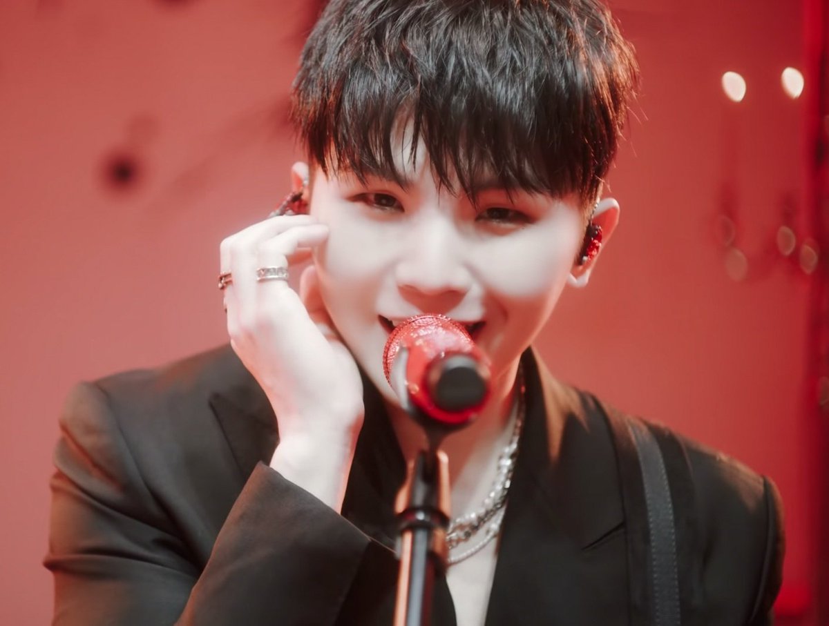 bbaibbh's tweet photo. อยู่กับกะรัตอูวาเฮ พอออกเอ็มคา shit this is red too มันเกินไปมั้ย 😭 https://t.co/wSdgs2kDRu