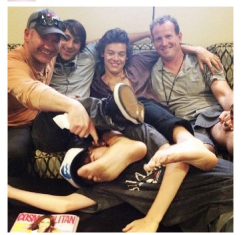 themalefoot's tweet photo. Forever curious about the story behind this Harry Styles photo. https://t.co/ujSi9w22pA
