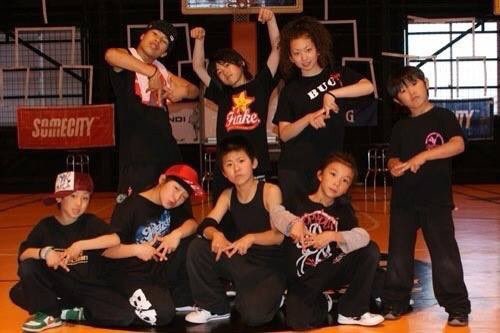 最近は元々あるCREW、チームに若手が入ることが当たり前になってきたけど、それももちろん自分、チームを成長させるけど、ぜひオリジナルCREWも大切にして欲しい。時を経て色々環境、カタチは変動するし、それぞれダンスへのスタンスも変動するけれど、この仲間は一生もん。#kakb